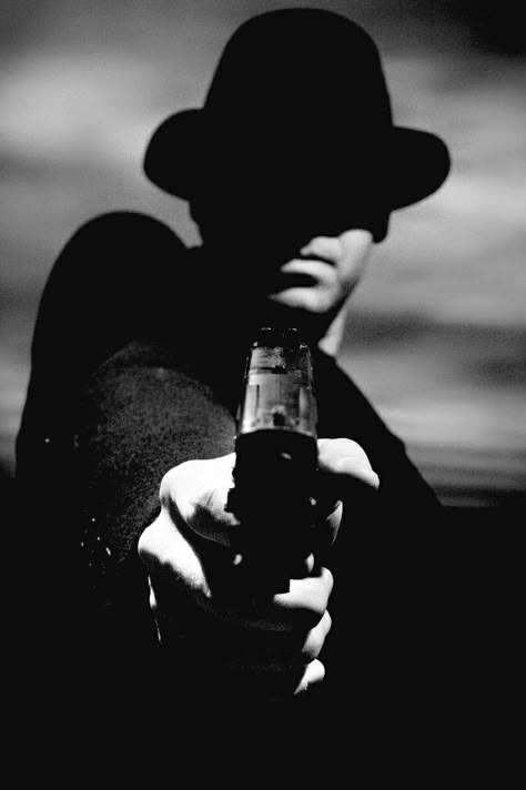 Noir Film Stills, 80s Noir Aesthetic, Space Noir Aesthetic, Black Robe Photoshoot, Noir Movies Aesthetic, Peaky Blinders Cinematography, 1930s Mob Aesthetic, 40s Detective Aesthetic, Black White Photos Art Photography