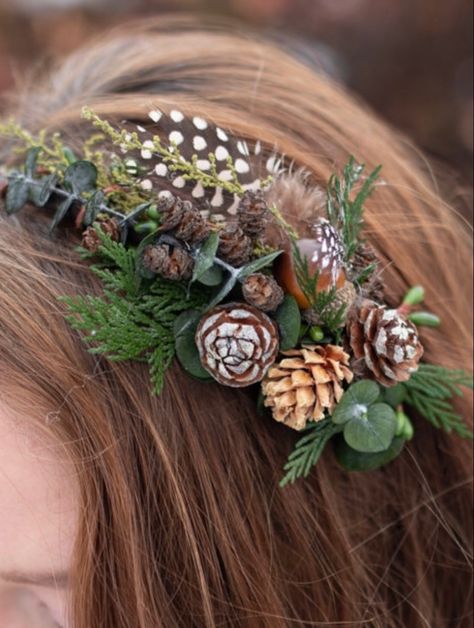 Forest Fairy Crown Diy, Hobit Clothes, Forest Hair Accessories, Woodland Hair Accessories, Woodland Headpiece, Ren Faire Headpiece, Enchanted Forest Hair, Fairy Headpiece Diy, Fairy Headband