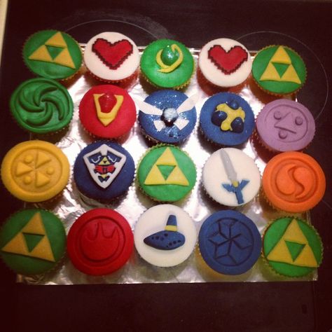 zelda cupcakes - Google Search Zelda Cupcakes, Game Cupcakes, Fandom Wedding, Video Game Party Theme, Wedding Cake Emerald Green, Zelda Cake, Mario Birthday Cake, Zelda Party, Zelda Birthday