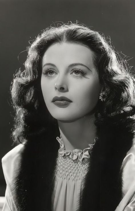 Hedy Lamarr 40s Mode, Klasik Hollywood, Hedy Lamarr, Ann Miller, Vintage Hollywood Glamour, Classic Actresses, Robbie Williams, Hair Styles 2017, Actrices Hollywood