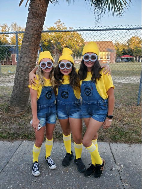 Minion Outfit Ideas, Minions Outfit, Pocahontas Makeup, Minion School, Minion Outfit, World Book Day Ideas, Holloween Costumes, 18th Party, Minion Halloween