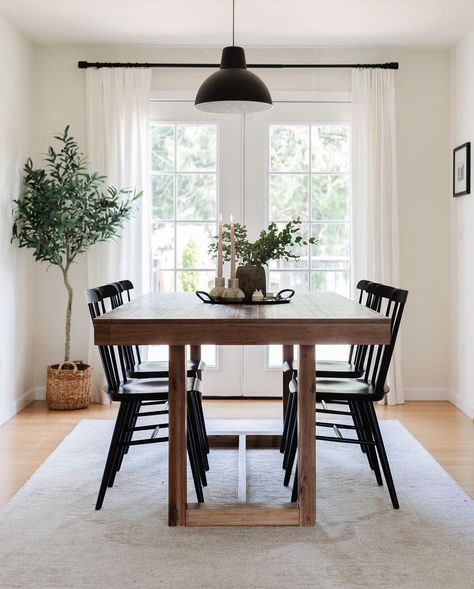 Dining Room With Black Chairs, Dining Room Inspo, Neutral Dining Room, Dining Room Updates, Farmhouse Style Table, Big Kids Room, Minimalist Dining Room, Reclaimed Wood Dining Table, Black Dining Chairs