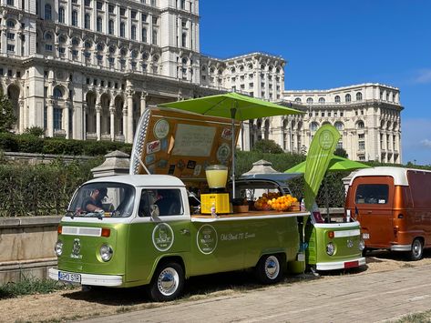 Mobile Coffee Shop, Coffee Trailer, Food Truck Business, Food Cart Design, Volkswagen Van, Coffee Truck, Kiosk Design, Food Truck Design, Food Stands