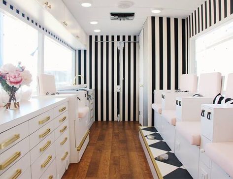 LA's Best Nail Salons - Inspired by This Salon On Wheels, Mobile Nail Salon, Mobile Hair Salon, Mobile Beauty Salon, Salon Design Ideas, Mobile Spa, Mobile Nails, Mobile Beauty, Nail Salon Decor