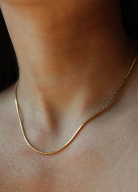 Gold Classy Necklace, Dainty Gold Chain Necklace, Snake Chain Necklace Gold, Crossant Recipes, Minimalist Gold Jewelry, Gold Chain Women, Gold Snake Necklace, Gold Neck Chain, Gold Minimalist Jewelry