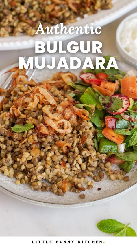 Mujadara with Bulgur: This quick and healthy Middle Eastern dish combines lentils, coarse bulgur, and caramelized onions. Perfect for a budget-friendly, vegan meal that’s ready in just 40 minutes. Serve with yogurt and a refreshing cucumber tomato salad for a complete and satisfying dinner. Recipe Lentils, Mujadara Recipe, Bulgur Pilaf, Ancient Grains Recipes, Bulgur Recipes, Bulgur Salad, Grain Recipes, Sunny Kitchen, Yummy Salads