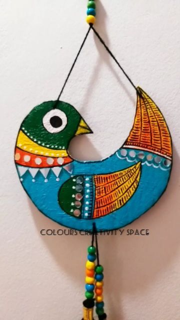 Bird Wall Hanging, Handmade Wall Hangings, Cardboard Diy, Cardboard Craft, Cardboard Crafts Diy, Cardboard Box Crafts, Diwali Craft, Acrylic Colours, Diy Wall Art Decor