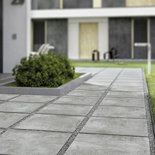 Outside Tiles, Concrete Backyard, Modern Driveway, Contemporary Backyard, Pavement Design, Paving Design, Side Yard Landscaping, Exterior Tiles, Gray Concrete