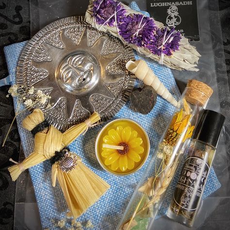 Lammas Lughnasadh Aesthetic, Lughnasadh Altar, Lammas Altar, Luck Drawing, Pagan Celebrations, Lammas Lughnasadh, Halloween Core, Alter Ideas, Witchcraft Aesthetic