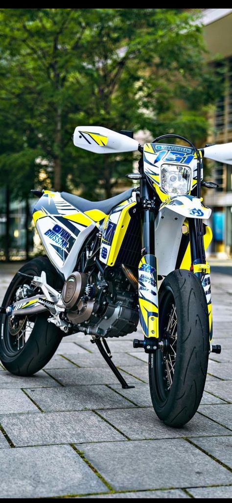 Supermoto Wallpaper, Husqvarna 701 Supermoto, Supermoto Bikes, Custom Dirt Bike, Ktm Supermoto, Custom Motorcycles Bobber, Moto 50cc, Cool Dirt Bikes, Image Moto