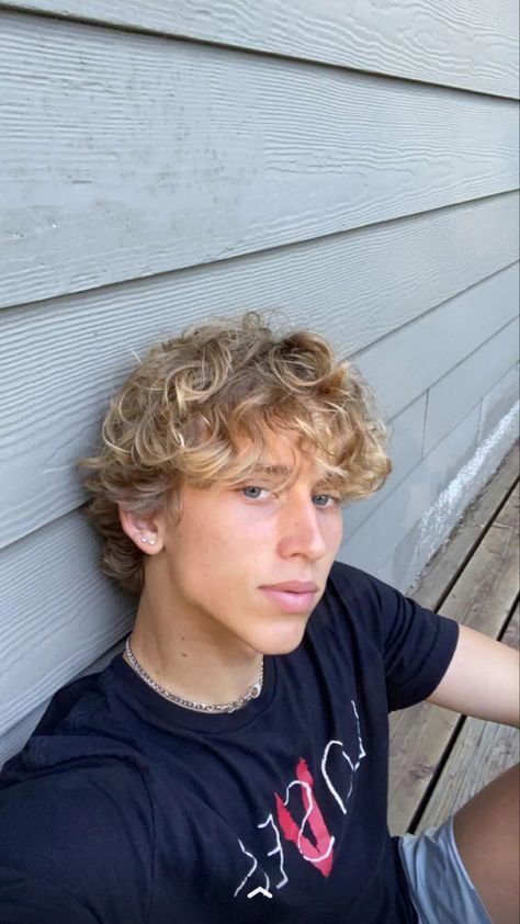 Mens Modern Haircut, Blond Curly Hair Men, Blonde Wavy Hair Men, Mens Surfer Hairstyles, Curly Blonde Hair Boy, Blond Perm, Mens Messy Hair, Curly Blonde Mullet, Wavy Hair Men Short