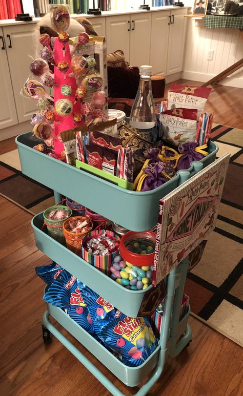 Office Hangout Room Ideas, Aesthetic Snack Cart, Snack Counter Ideas, Snack Shop Ideas, Snack Shack Ideas, Snack Cart For Room, Snack Area In Bedroom, Dorm Cart, Snack Stash In Bedroom