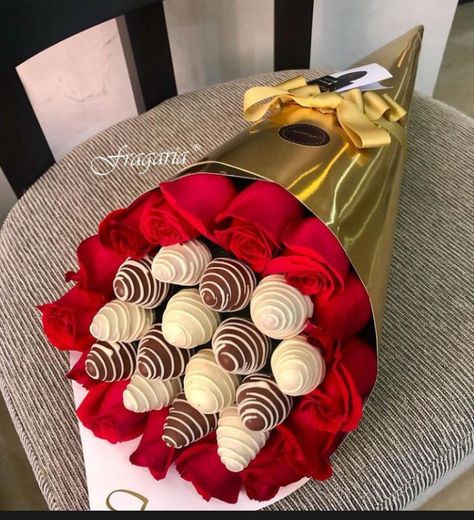 Strawberry Dipped In Chocolate Bouquet, Strawberry Flower Bouquet, Sweets Bouquet, Chocolate Strawberries Bouquet, Strawberry Bouquet, Ice Cream Cartoon, Chocolate Covered Strawberry Recipe, Chocolate Covered Strawberries Bouquet, Edible Bouquets