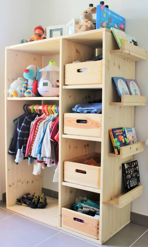 Móvel multiusos que pode ser feito com paletes. Pallet Wardrobe, Creative Toy Storage, Building Things, Nursery Closet, Diy Building, Kids Wardrobe, Children's Toys, Pallet Furniture, Boy's Room