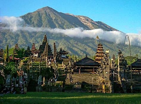 Mount Agung Pre Colonial Philippines, Holiday Tattoos, Colonial Philippines, Bali Tour Packages, Temple Bali, Bali Tour, Bali Art, Voyage Bali, Travel Bali