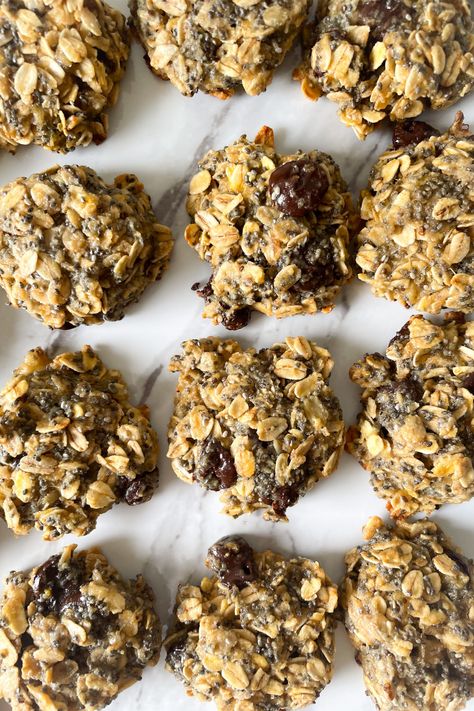 Tahini Breakfast Cookies Tahini Breakfast, Honey Oatmeal Cookies, Banana Oat Cookies, Tahini Cookies, Tahini Recipe, Chocolate Breakfast, Breakfast Cookies Healthy, Banana Cookies, Healthy Sweet Treats