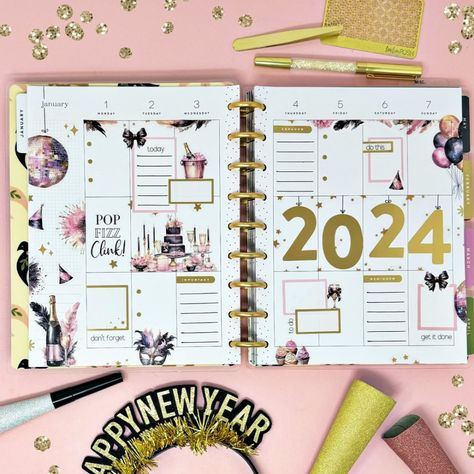 New Years Planner, Happy Planner Winter Layout Ideas, Happy Planner Goals Page, Happy Planner New Years Layout, Live Love Posh, Planner Layout Templates, Happy Planner Valentines Day Layout, Year Scrapbook, Planner Spread Inspiration