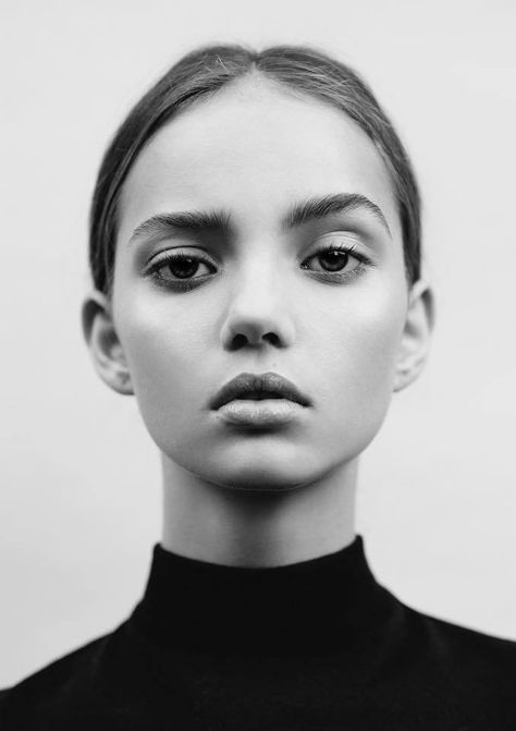 Inka Williams, Black And White People, Black And White Face, Face Drawing Reference, Face Photography, Model Face, Portrait Sketches, Poses References, White Face