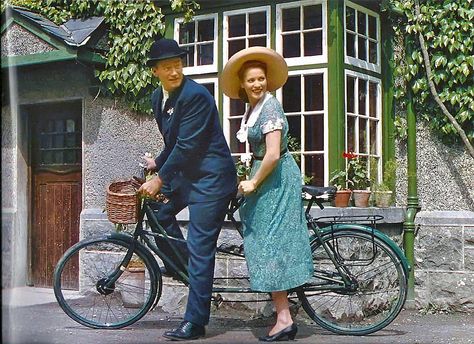 Yes, she can ride a bike Sean... The Quiet Man Movie, Quiet Man, Maureen O Hara, The Quiet Man, John Wayne Movies, Ben Johnson, Maureen O'hara, John Ford, I Want To Ride My Bicycle