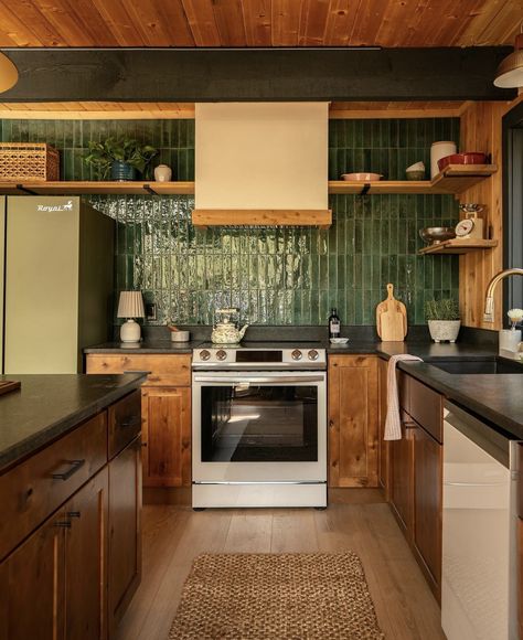 Evergreen Kitchen, Retro Cabin, 70s Kitchen, Mcm Kitchen, Office Paint, Cabin Kitchen, Cabin Kitchens, Mid Century Modern Kitchen, Green Tile