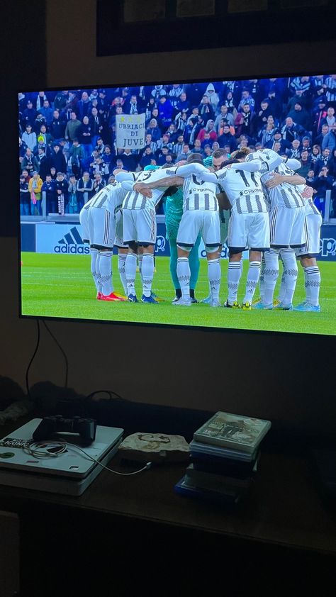 Juventus Aesthetic, Aesthetic Tv, Ronaldo Juventus, Watch Football, Soccer Games, Labyrinth, Juventus, Ronaldo, Dream Life