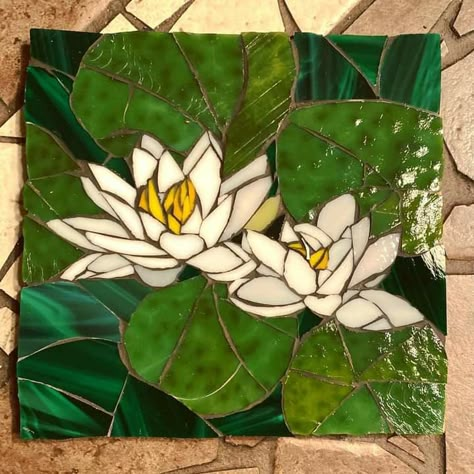 Mosaic Art Diy, Mosaic Garden Art, Fused Glass Artwork, Glass Painting Designs, Mosaic Art Projects, Mosaic Murals, Glass Window Art, Mosaic Tile Art, Stained Glass Paint