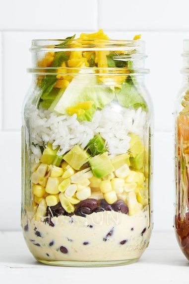 Jarred Salads, Jar Salad Recipes, Salad Jars, Salad Jar Recipe, Jar Meals, Jar Salads, Cold Salads, Jar Salad, Mason Jar Salad Recipes