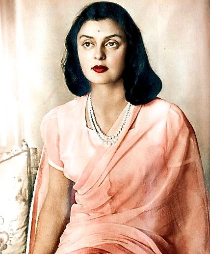 Maharani Gayatri Devi                                                                                                                                                                                 More Princess Gayatri Devi, Vintage Indian Fashion, Maharani Gayatri Devi, Indian Royalty, Gayatri Devi, Filmy Vintage, Royal Indian, Vintage India, Indian History