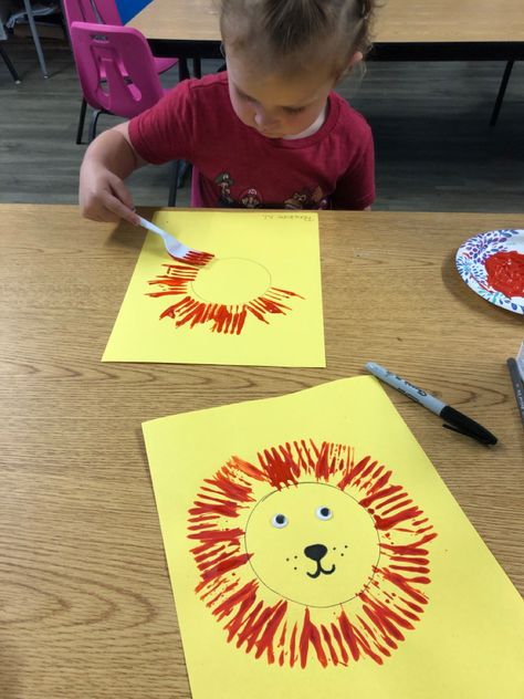 Zoo Crafts, Kindergarden Activities, Toddler Art Projects, Nursery Activities, Toddler Arts And Crafts, Baby Learning Activities, Preschool Arts And Crafts, Preschool Art Activities, Daycare Crafts