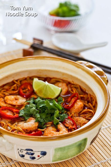 Tom Yum Noodle Soup, Tom Yum Noodles, Chicken Rice Noodles, Soup With Chicken, Tom Yum Soup, Shell Fish, Tom Yum, Shrimp Recipes For Dinner, Thailand Food