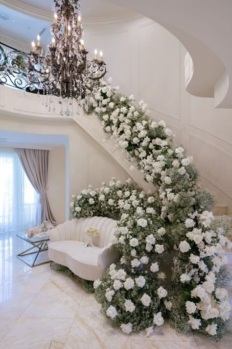 Gypsophila Wedding Chandelier, White Flowers Engagement Decor, White Flower Staircase Wedding, Staircase Flowers Wedding, Baby Breath Wedding Decor, Bridal Staircase, Staircase Flowers, Stairs Flowers, Wedding Staircase Decoration