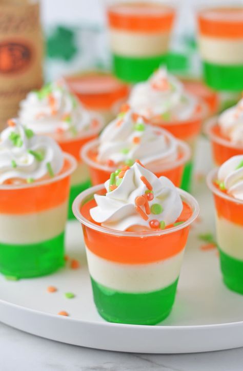 These Irish flag Jello shots are a colorful and festive treat that's sure to bring plenty of cheer to your St. Patrick's Day party. We think you'll agree that these fun and delicious shots are the perfect way to show your Irish spirit! Candy Corn Jello Shots, St Patricks Day Drinks, Rainbow Desserts, St Patrick Day Treats, Green Desserts, Jello Shot Recipes, St Patricks Day Food, Saint Patties, Shot Recipes