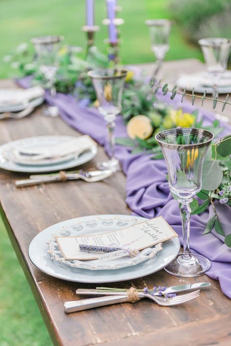 Lavender And Lemon Decor, Lavender Bridal Shower Ideas Decorations, Lemon And Lavender Wedding, Lavender Table Setting, Lavender Party Decorations, Lemon Table Decor, Farm Wedding Ideas, Wedding Ideas Photography, Barn Wedding Centerpieces