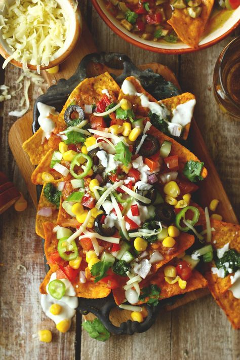 Nachos Plating Ideas, Macho Nachos, Vegetarian Nachos Recipe, Kitty Recipes, Snacks Vegetarian, Nachos Recipes, Foolproof Recipes, Vegetarian Nachos, Vegetarian Meat