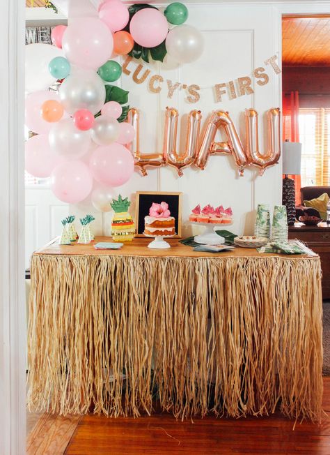 Summer Birthday Party Ideas for Girls Luau Themed Birthday Party, Summer Birthday Themes, Birthday Luau, Tropical Birthday Party, Summer Party Themes, Luau Birthday Party, Outdoors Birthday Party, Hawaiian Birthday Party, Hawaiian Birthday