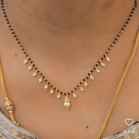 Pearl Black Beads Chain, Gold Black Beads Chain Indian, Black Beads With Pearls, Black Beads Jewellery Designs, Black Bead Chains Gold, Simple Nallapusalu Designs Gold, Black Beaded Jewelry Gold Latest, Black Beaded Jewelry Indian Gold, Black Beads Necklace Indian Gold