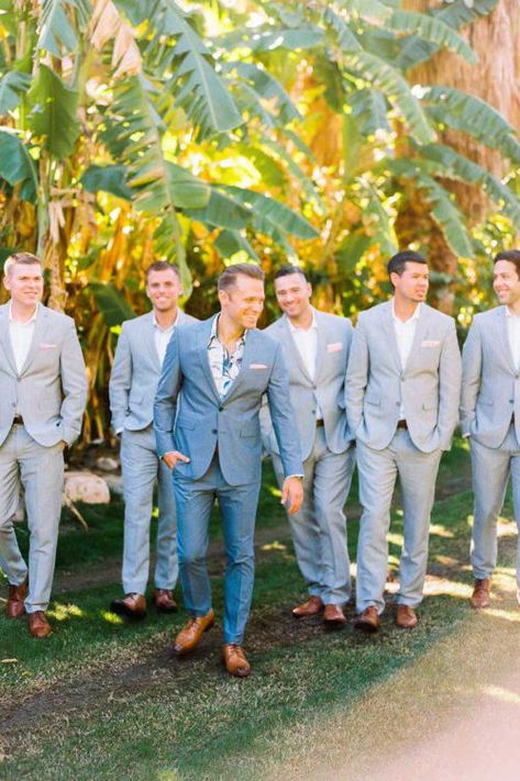 Find the perfect look for the groom and his groomsmen. Photo: @thepoffs Groomsmen Fashion, Wedding Groomsmen Attire, Groom Wedding Attire, Groomsmen Outfits, Groom And Groomsmen Attire, Palm Springs Wedding, Wedding Groomsmen, Groomsmen Suits, Theme Color