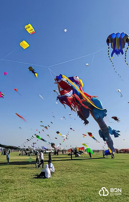 Kites Festival, Happy Kite Festival, Kite Festival Video, Chinese Kite Illustration, Kite Festival, Luoyang, Kite Flying, Chinese Culture, Cartoon Cat