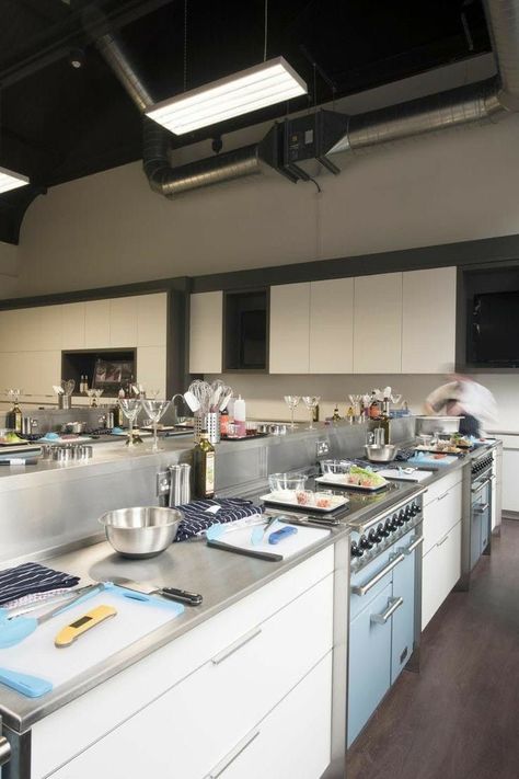 Baking School Interior, Cooking Room School, Fancy School Interior, Korean School Cafeteria, Boarding School Interior, Cooking School Interior, High School Interior, Cooking School Design, Cooking Class Kitchen