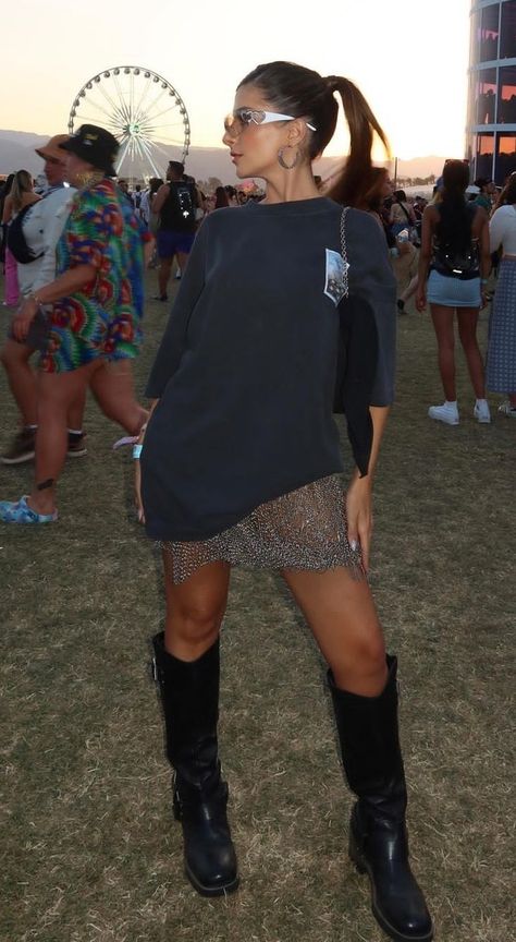 @sstyle.me Comfy Festival Outfit, All Black Rave Outfit, Black Rave Outfits, Summer Festival Outfit, Ibiza Outfits, Perfect Music, Toddler Girl Outfit, Music Festival Outfits, Music Festival Outfit