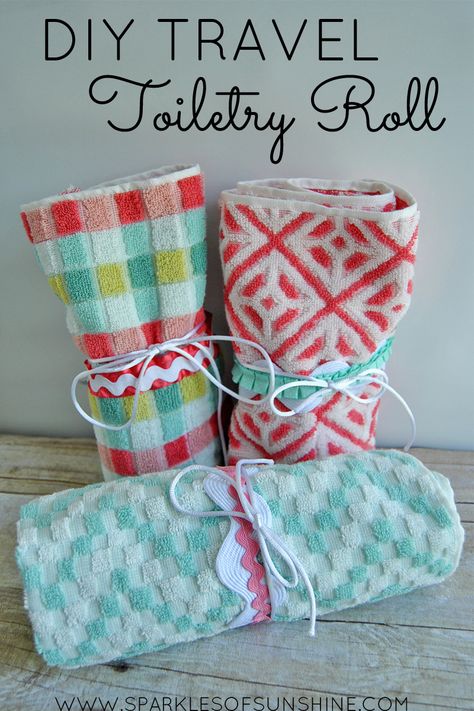 Make travel easy with this DIY travel toiletry roll tutorial. Learn how to turn a hand towel into a pretty travel toiletry kit today! Diy Travel Kits, Sewing Upcycling, Diy Toiletries, Toiletry Bag Pattern, Diy Travel Accessories, Business Goal, Travel Crafts, Sewing Machine Projects, Bazaar Ideas