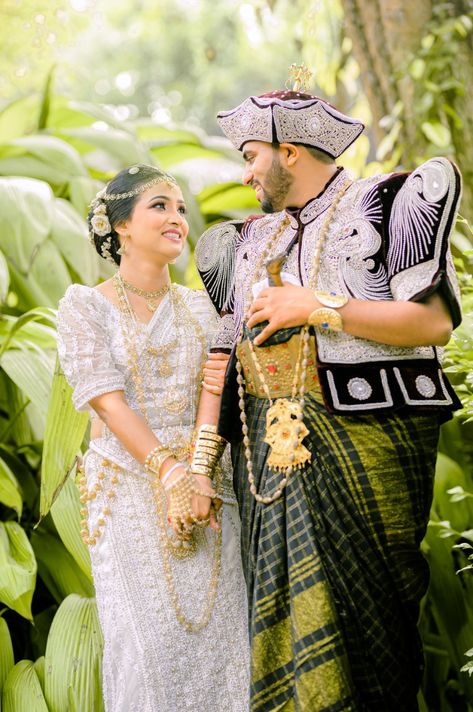 Sinhala Wedding, Sri Lanka Wedding, Sri Lankan Wedding, Pretty Frocks, Srilankan Wedding, Culture Photography, Asian Clothing, Forearm Band Tattoos, Wedding Portrait Poses