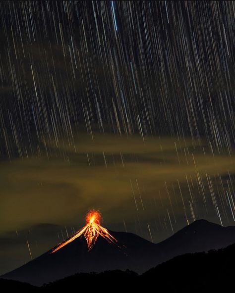 elPeriódico Guatemala: “#Repost @babaktafreshi ・・・ With the Earth rotation, stars appear to rain down on the erupting Volcán de Fuego (Fire Volcano) in this long…” Earth Rotation, Earth's Rotation, Norway Hotel, Earths Rotation, The Blue Planet, Old Country Churches, Meteor Shower, Long Exposure, Landscape Photos