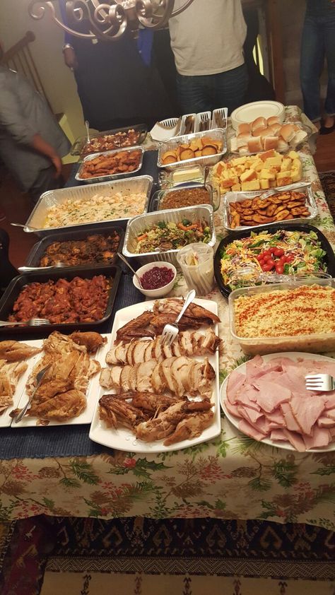 Big Thanksgiving Dinner, What To Do For Thanksgiving, Buffet Thanksgiving Ideas, Thanksgiving Countertop Buffet, Thanksgiving Table Food Setup, Cena De Thanksgiving Ideas, Thanksgiving Meal Aesthetic, Thanksgiving Sides Black People, Thanksgiving Food Set Up Ideas