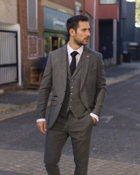 Elevate your style with our timeless grey tweed suit – the perfect blend of sophistication and comfort for any occasion. #menssuit #greysuit #formalwear #partywearsuits #greysuit Charcoal Grey Wedding Suit, Full Black Suit Men Wedding, Dark Grey Groom Suit, Wedding Suits Grey, Full Black Suit, Grey Wedding Suit, Gray Groomsmen Suits, Grey Tweed Suit, Tweed Wedding