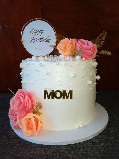 Simple Cake Designs For Mom Birthday, Simple Cake For Mothers Birthday, Cake Designs For Mothers Birthday, Happy Birthday Mom Cake Ideas, Mom Birthday Cake Ideas Mothers, Happy Birthday Mom Cake, Mother Birthday Cake, Cake For Mom, Panda Birthday Cake