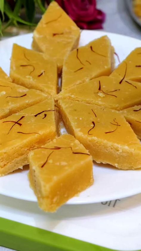 Coconut Barfi Recipe, Coconut Barfi, Easy Indian Dessert Recipes, Peda Recipe, Easy Indian Dessert, Desiccated Coconut, Recipe Step By Step, Diwali Food, Chaat Recipe