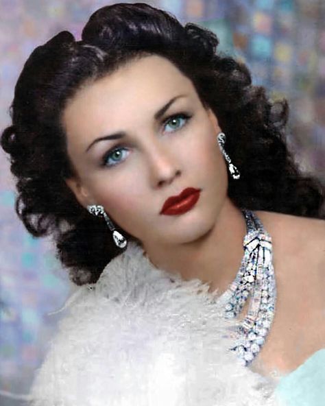 Fawzia Fuad of Egypt (1921 – 2013), an Egyptian princess who became Queen of Iran as the first wife of Mohammad Reza Pahlavi (1939 - 1948). Fawzia Fuad Of Egypt, Idda Van Munster, Egyptian Princess, Egyptian Beauty, Estilo Real, Royal Jewels, Vintage Glamour, Classic Beauty, Hollywood Glamour