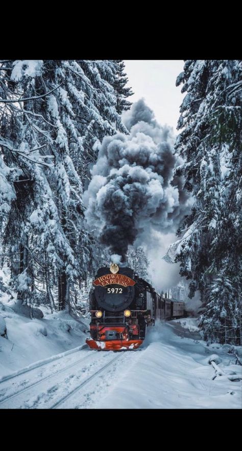 Not really the Hogwarts train but I wanted to create a Harry Potter Christmas themed for my phone Hogwarts Train, Harry Potter Train, Steam Trains Photography, Hogwarts Express Train, Hogwarts Christmas, Photography Jobs, Harry Potter Christmas, Hogwarts Express, Christmas Train