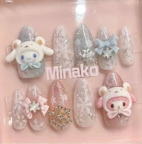 Cinna Roll Sanrio Nails, Sanrio Nails With Charms, 3d Sanrio Nails, Cute Nails Sanrio, Winter Sanrio Nails, Kuromi Christmas Nails, Cinnamon Nails Sanrio, Sanrio Nail Art Pochacco, Christmas Sanrio Nails